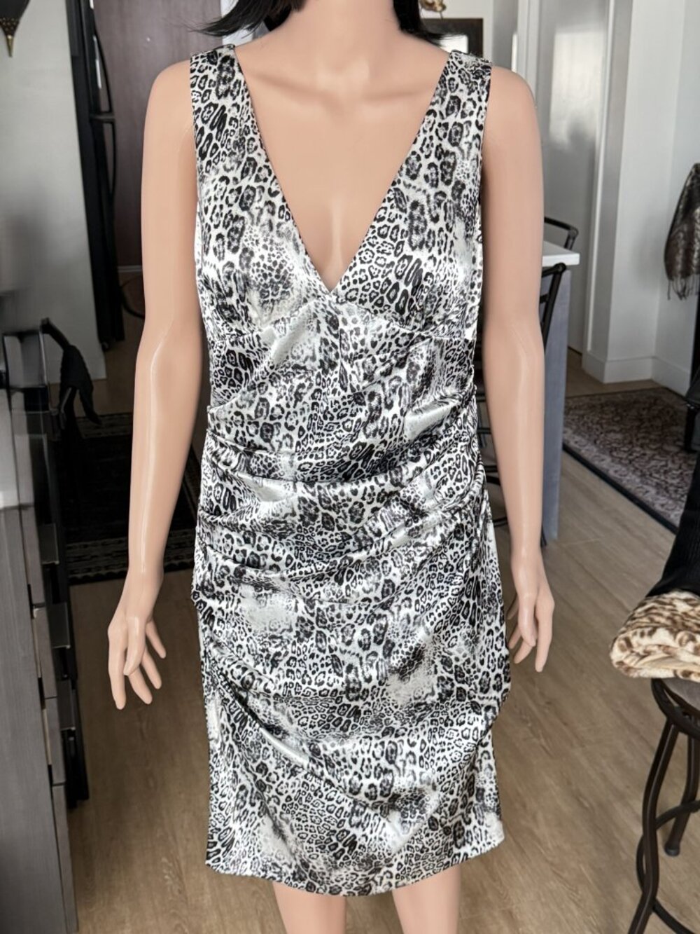 CACHÉ | Snow Leopard Deep V Ruched Knee-Length Sheath Mob Wife Dress | 12 | EXC